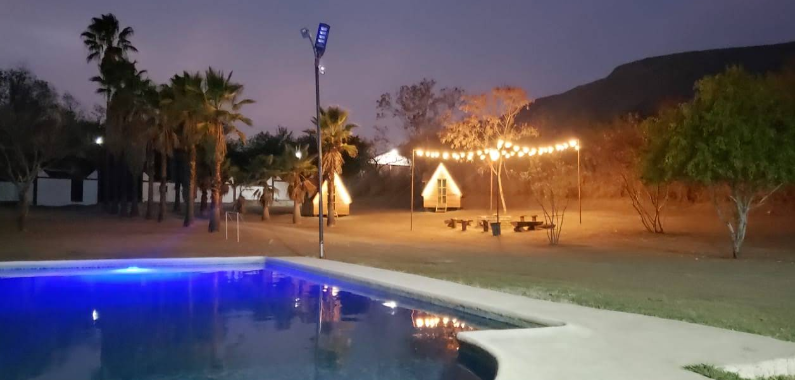 Alberca de noche